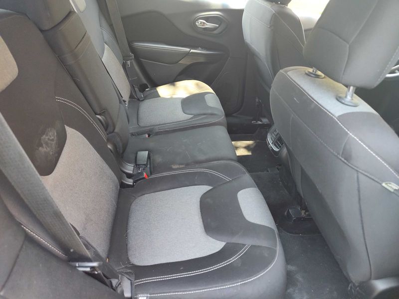 Jeep Cherokee 2.2 M-Jet Longitude 4WD — zdjęcie 13