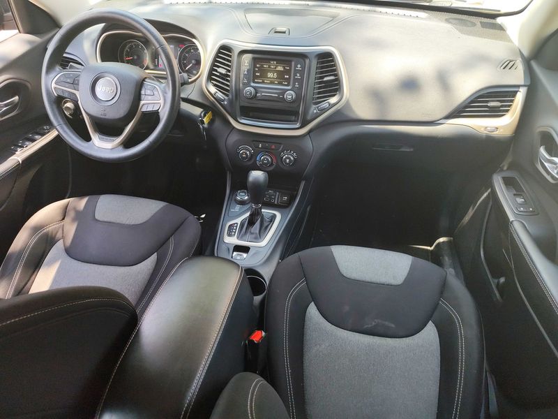 Jeep Cherokee 2.2 M-Jet Longitude 4WD — zdjęcie 11