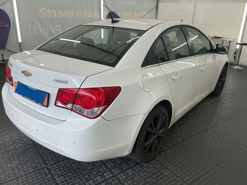 Chevrolet Cruze 2.0 Diesel LTZ — zdjęcie 2