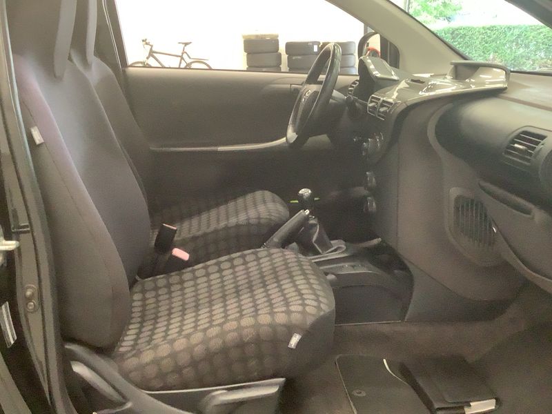 Toyota iQ 1.0 VVT-i — zdjęcie 11