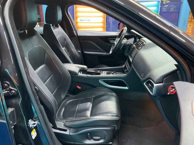 Jaguar F-Pace 25d R-Sport AWD — zdjęcie 11