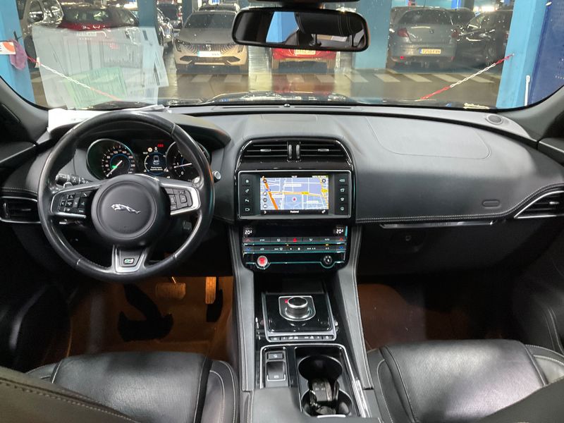 Jaguar F-Pace 25d R-Sport AWD — zdjęcie 12