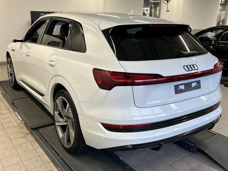 Audi e-tron 55 quattro S line — zdjęcie 14