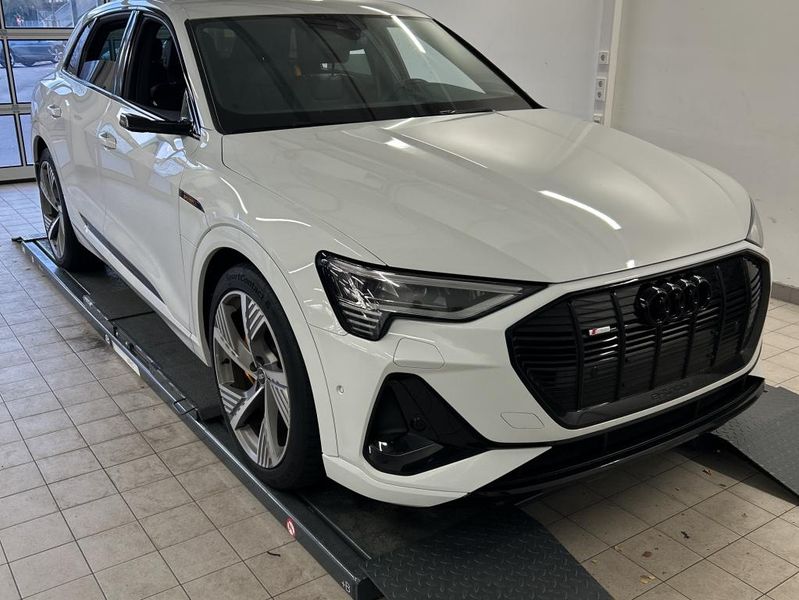 Audi e-tron 55 quattro S line — zdjęcie 13