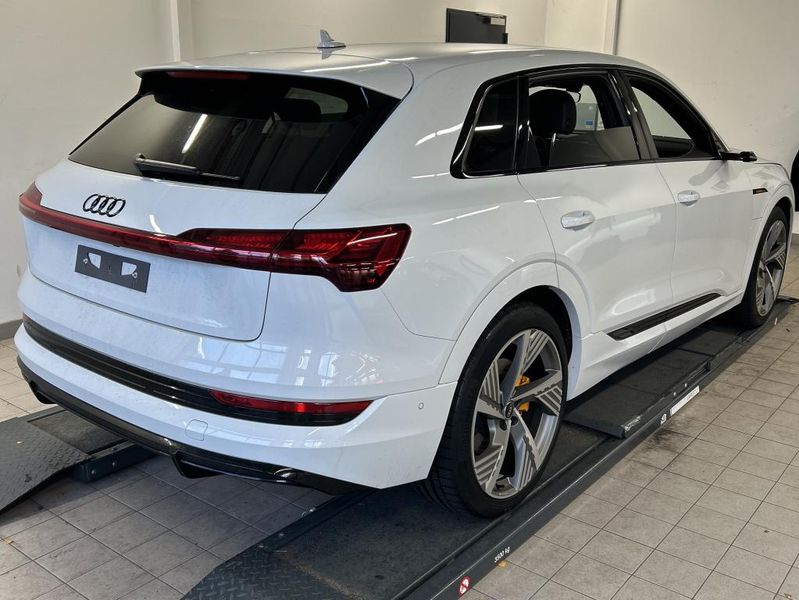 Audi e-tron 55 quattro S line — zdjęcie 15