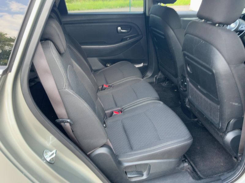 Kia Carens 1.6 GDI Spirit — zdjęcie 14