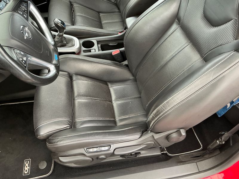 Opel Astra GTC 2.0 Turbo OPC 2015 – снимка 30