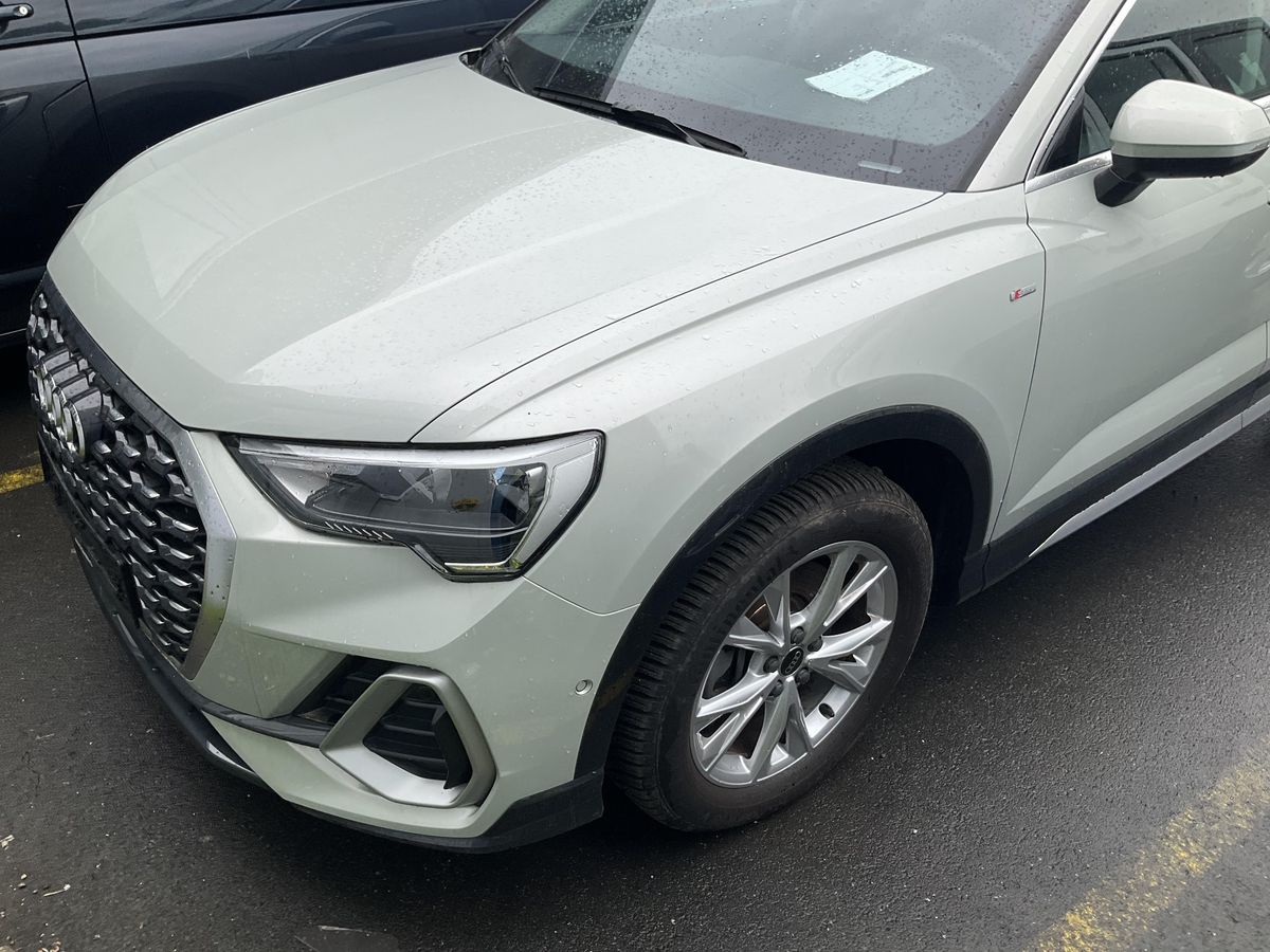Audi Q3 2024 — photo 1