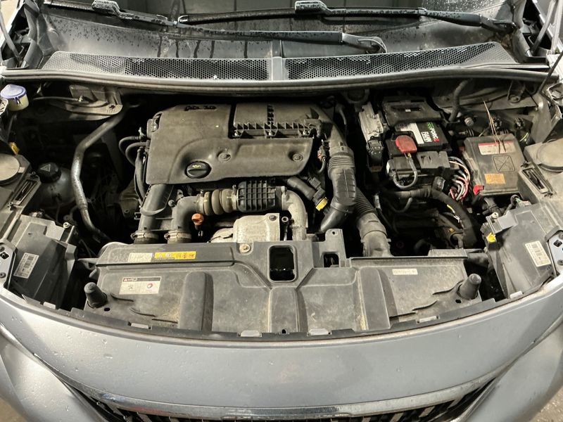 Peugeot 3008 1.6 Blue-HDi Allure — zdjęcie 13