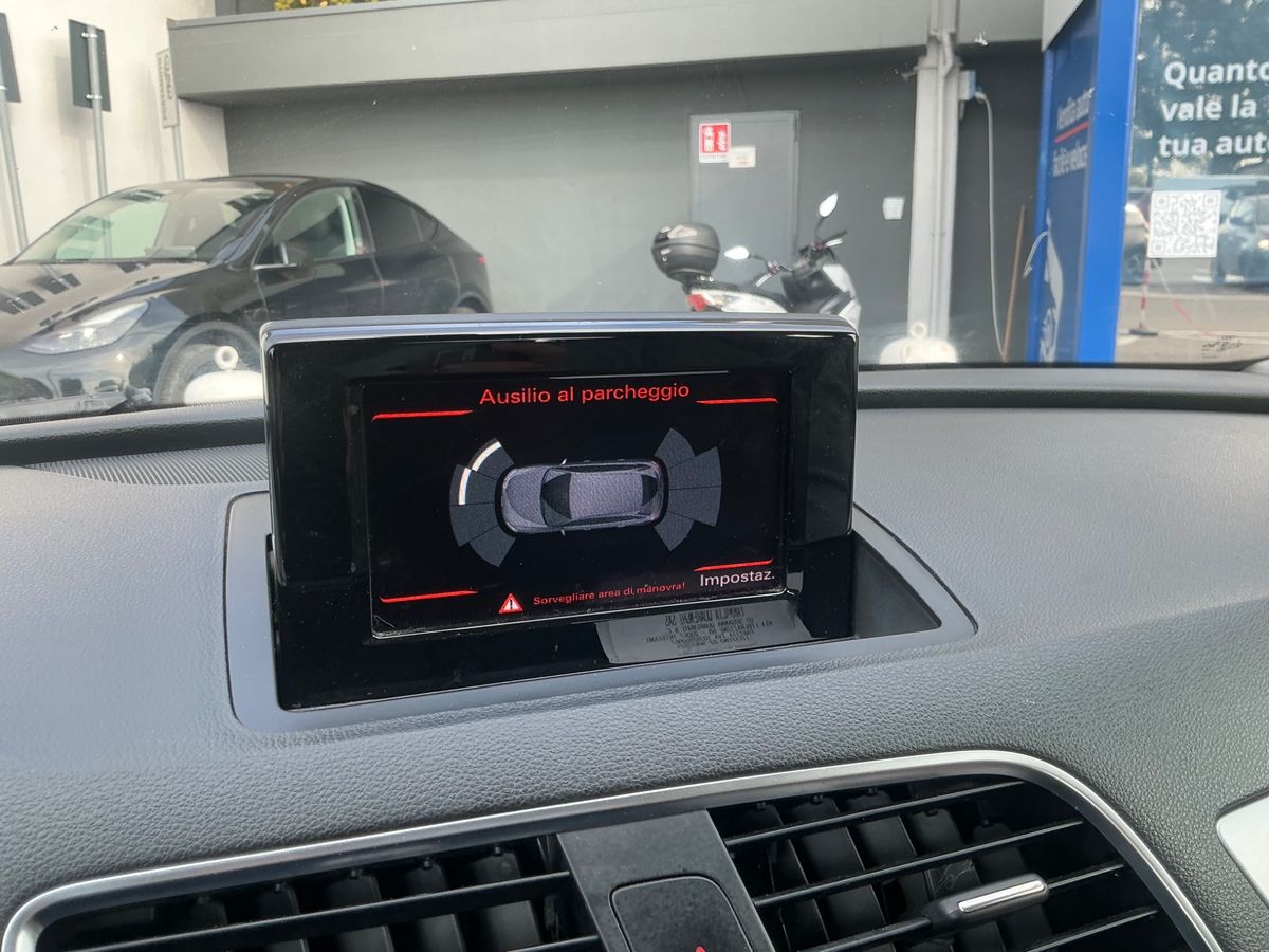 Audi Q3 2018 — photo 28