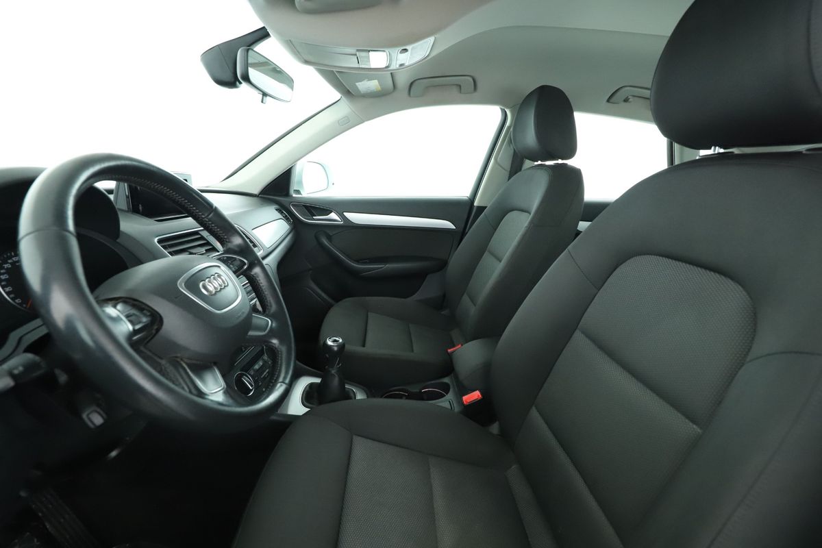Audi Q3 2018 — photo 17
