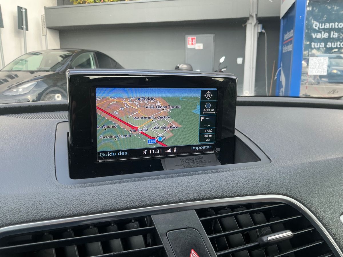 Audi Q3 2018 — photo 25