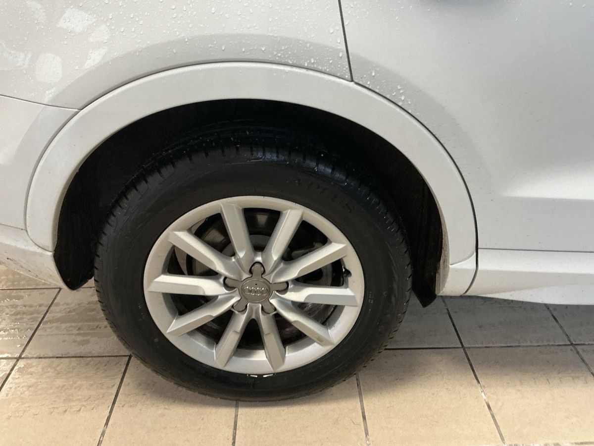 Audi Q3 2018 — photo 10