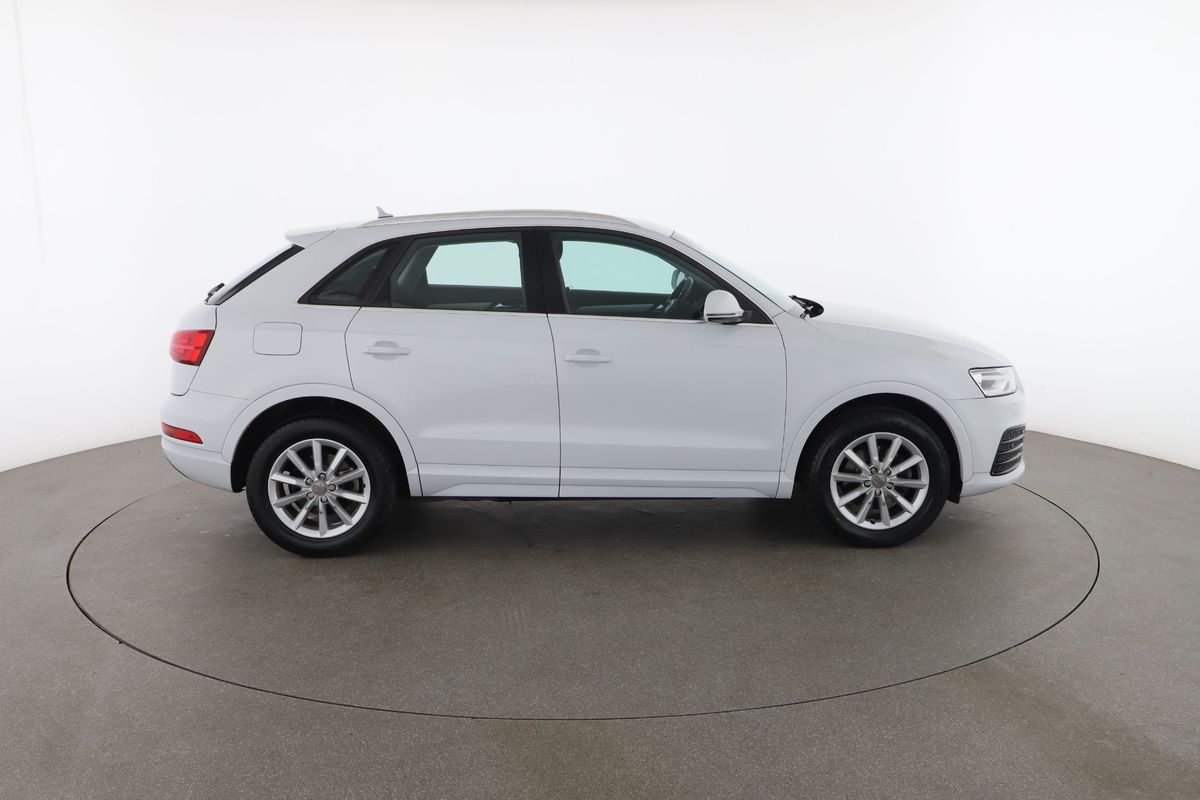 Audi Q3 2018 — photo 11