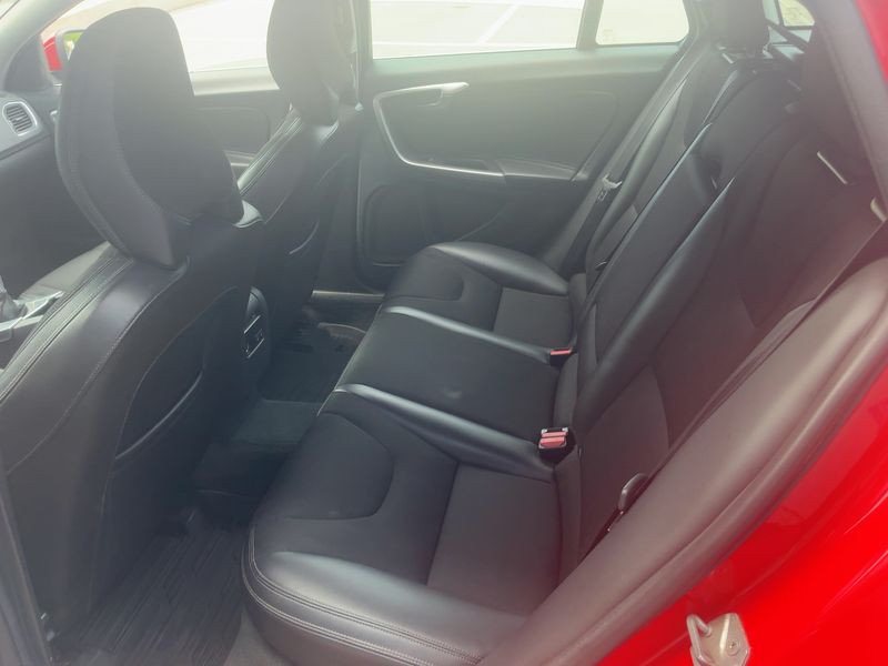 Volvo V60 2.0 D4 Momentum — zdjęcie 14