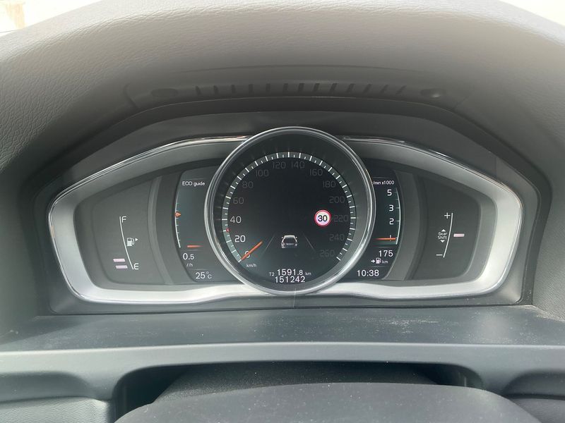 Volvo V60 2.0 D4 Momentum — zdjęcie 13