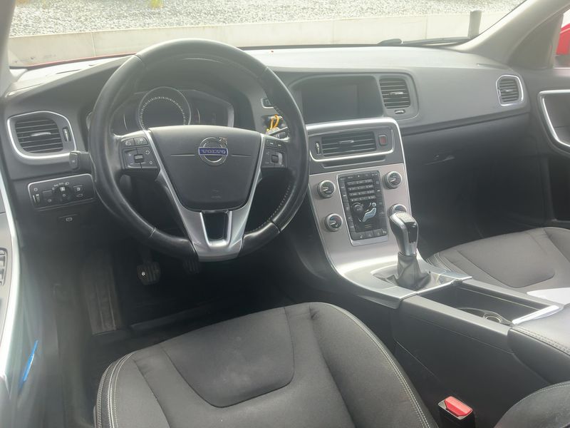Volvo V60 2.0 D4 Momentum — zdjęcie 12