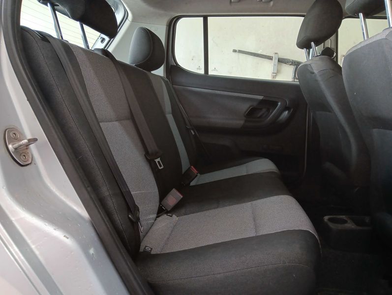 Skoda Fabia 1.2 Happy — zdjęcie 13