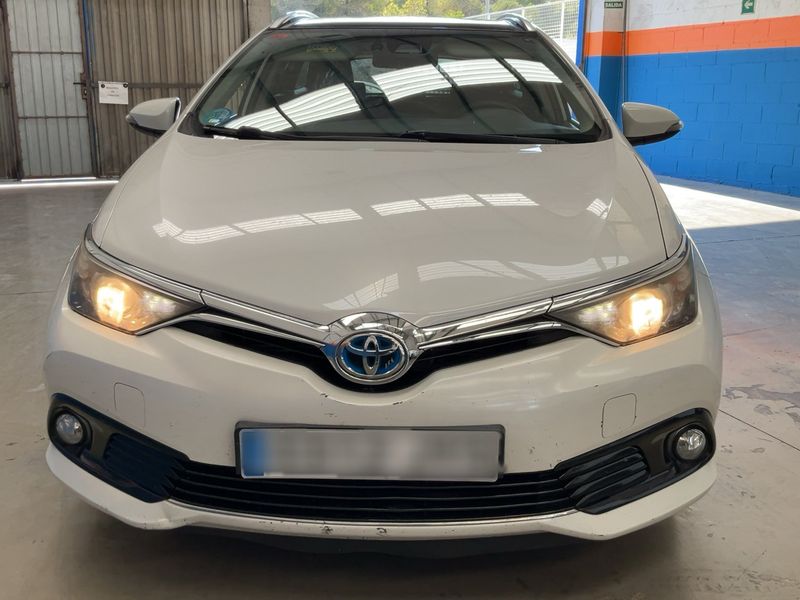 Toyota Auris Touring Sports 1.8 Hybrid Design — zdjęcie 9