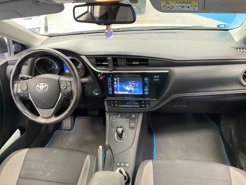 Toyota Auris Touring Sports 1.8 Hybrid Design — zdjęcie 12