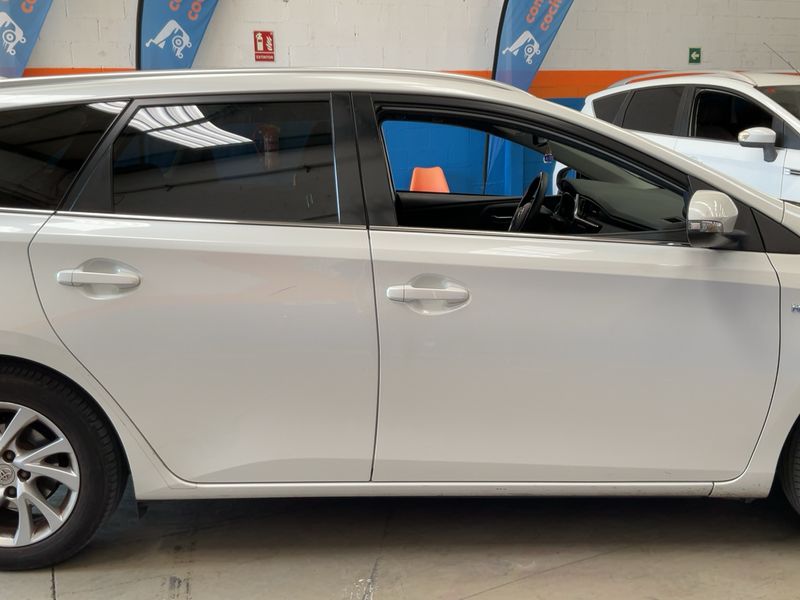 Toyota Auris Touring Sports 1.8 Hybrid Design — zdjęcie 7