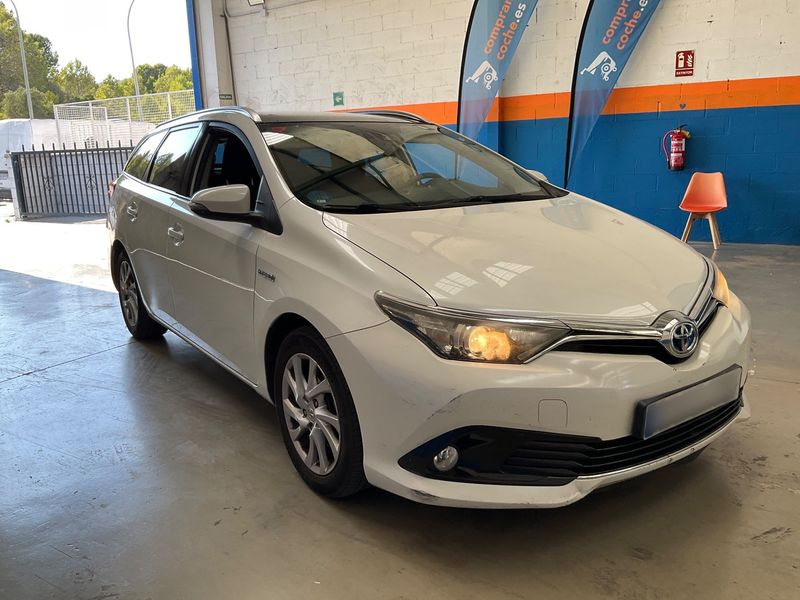 Toyota Auris Touring Sports 1.8 Hybrid Design — zdjęcie 8