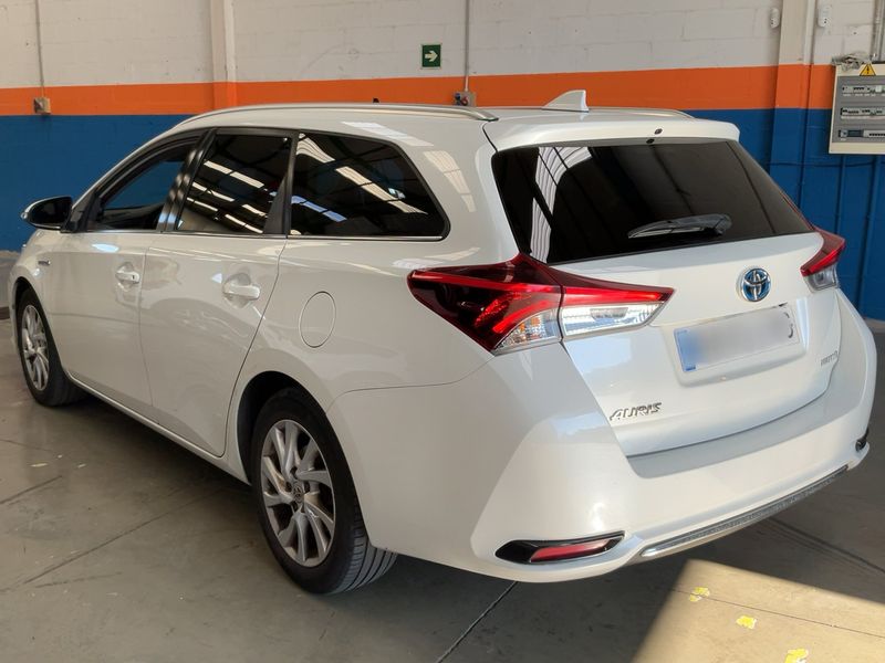 Toyota Auris Touring Sports 1.8 Hybrid Design — zdjęcie 3