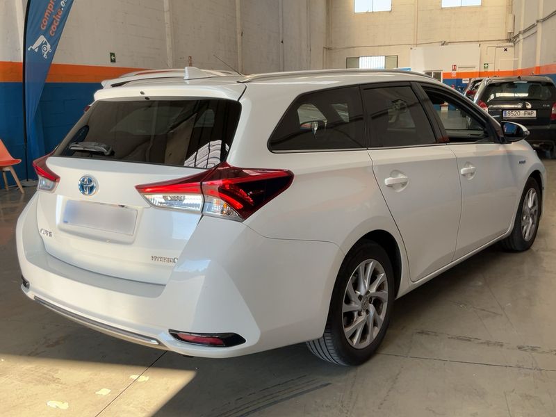 Toyota Auris Touring Sports 1.8 Hybrid Design — zdjęcie 6