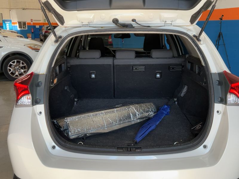 Toyota Auris Touring Sports 1.8 Hybrid Design — zdjęcie 10