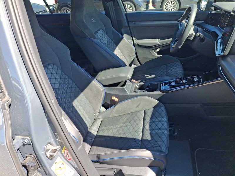 Volkswagen Golf VIII 1.5 eTSI R Line — zdjęcie 10