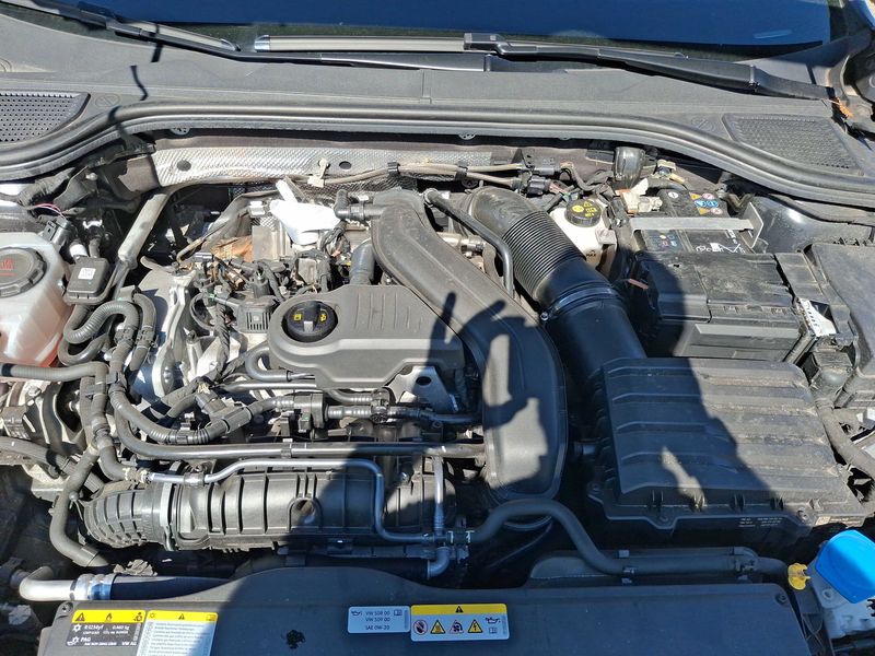 Volkswagen Golf VIII 1.5 eTSI R Line — zdjęcie 8