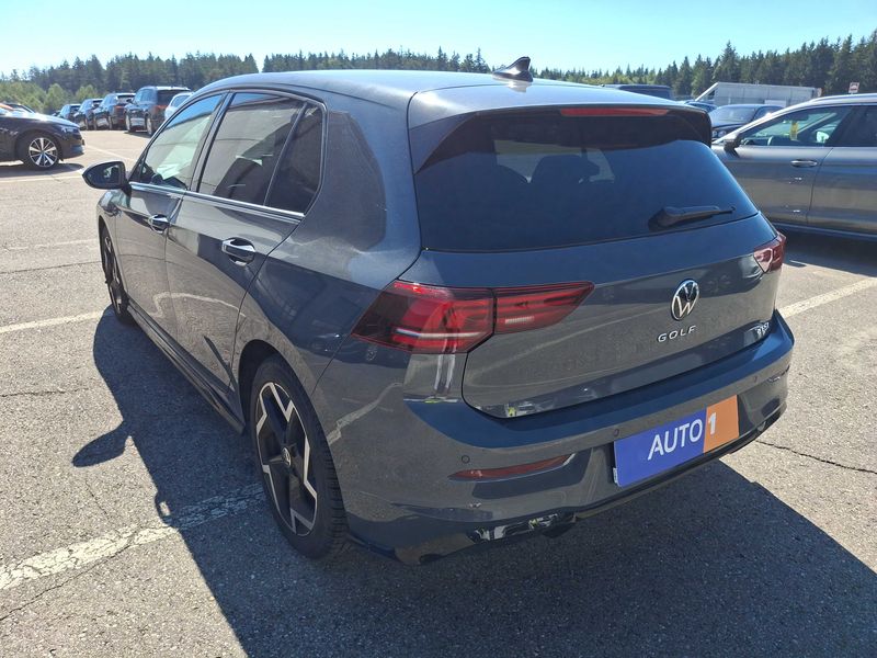 Volkswagen Golf VIII 1.5 eTSI R Line — zdjęcie 3