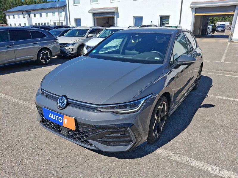 Volkswagen Golf VIII 1.5 eTSI R Line