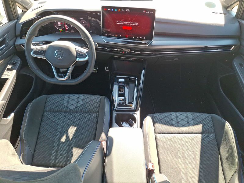 Volkswagen Golf VIII 1.5 eTSI R Line — zdjęcie 11