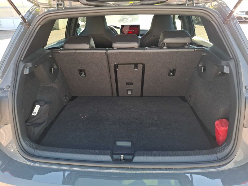 Volkswagen Golf VIII 1.5 eTSI R Line — zdjęcie 9