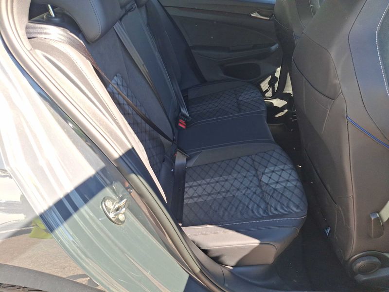 Volkswagen Golf VIII 1.5 eTSI R Line — zdjęcie 13