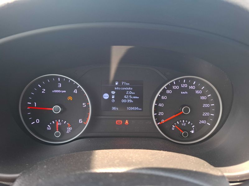 Kia Sportage 1.6 CRDi Active 2WD — zdjęcie 12