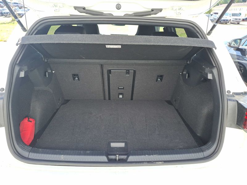 Volkswagen Golf VIII 1.5 TSI R-Line — zdjęcie 9