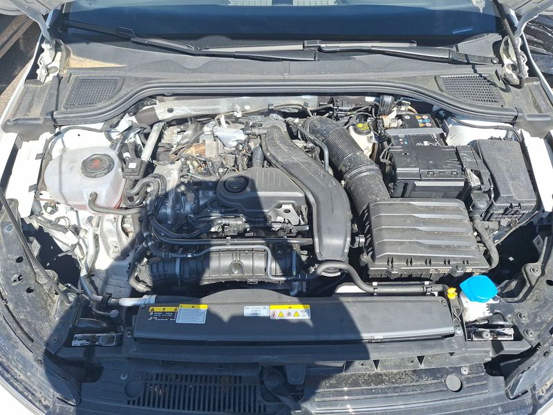 Volkswagen Golf VIII 1.5 TSI R-Line — zdjęcie 8