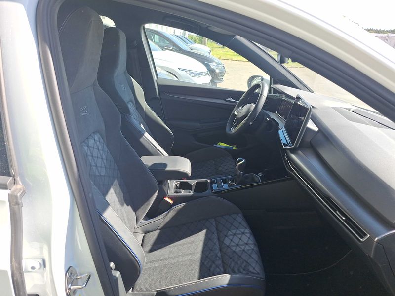 Volkswagen Golf VIII 1.5 TSI R-Line — zdjęcie 10