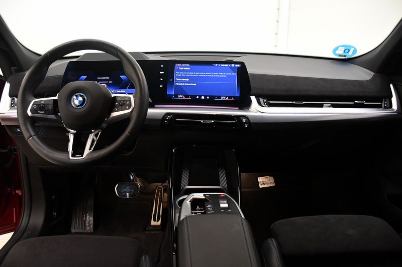 BMW iX2 eDrive20 M Sport — zdjęcie 11