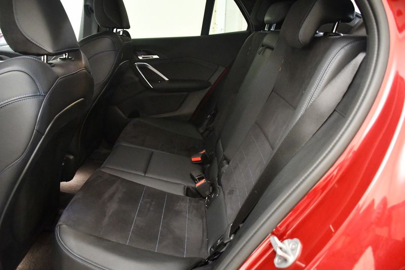 BMW iX2 eDrive20 M Sport — zdjęcie 13