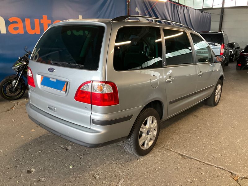 Ford Galaxy 2.3 Ghia — zdjęcie 2