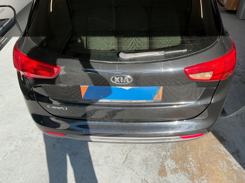 Kia cee'd 1.4 FIFA World Cup Edition 2014 – снимка 57