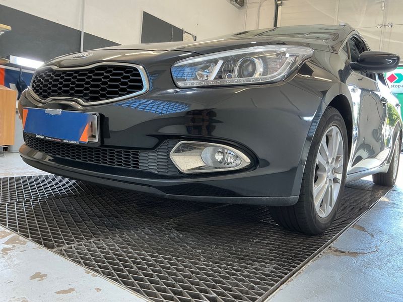 Kia cee'd 1.4 FIFA World Cup Edition 2014 – снимка 63