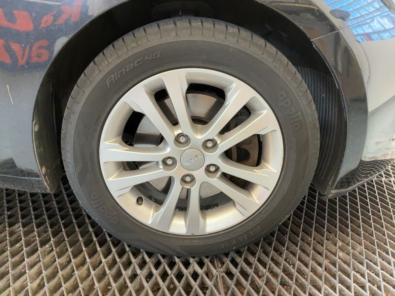 Kia cee'd 1.4 FIFA World Cup Edition 2014 – снимка 11