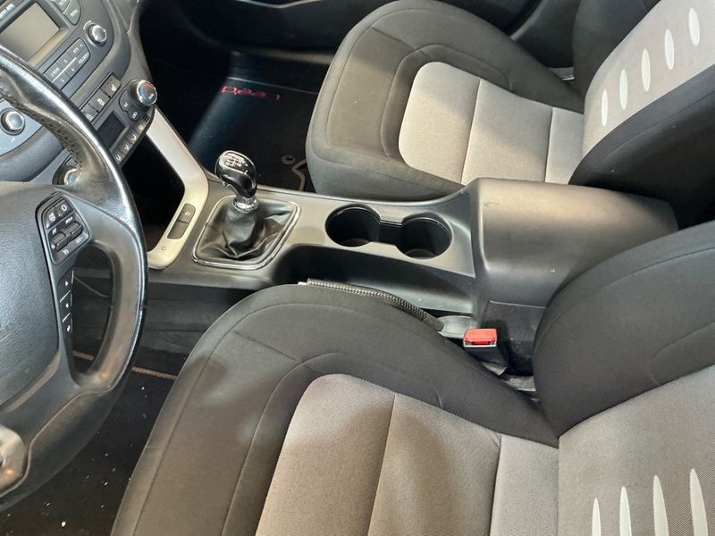 Kia cee'd 1.4 FIFA World Cup Edition 2014 – снимка 30