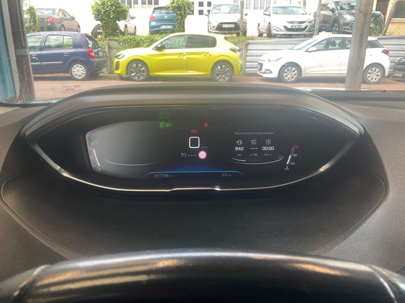 Peugeot 5008 1.5 Blue-HDi Allure Business — zdjęcie 13