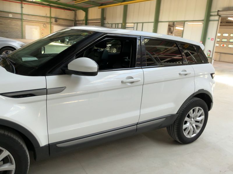 Land Rover Evoque 2.0 Td4 SE — zdjęcie 4