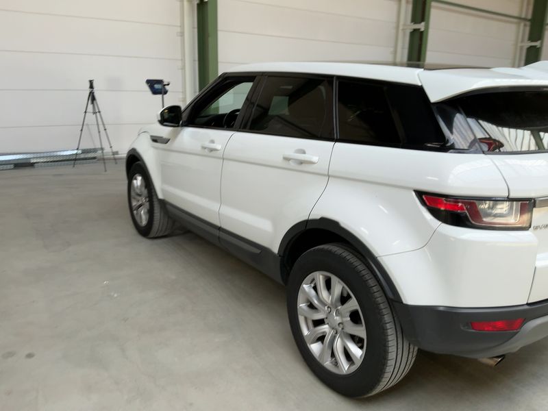 Land Rover Evoque 2.0 Td4 SE — zdjęcie 3
